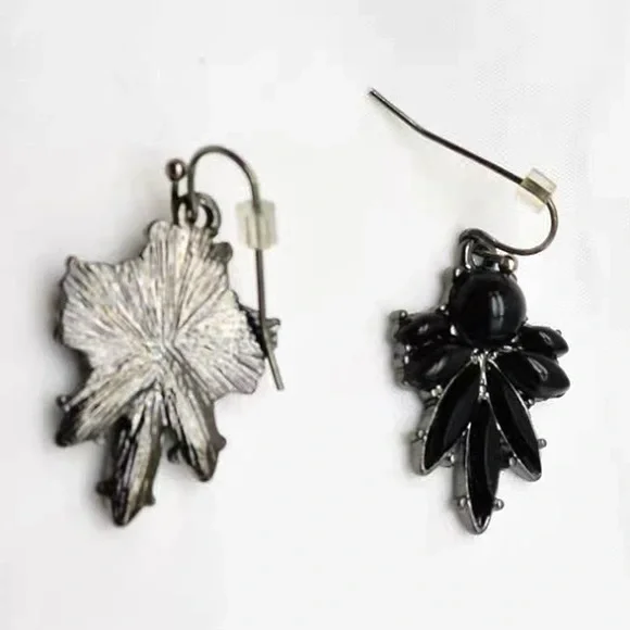 ❣️$25/3❣️ Gothic Style Black Dangle Earrings - Picture 5 of 8